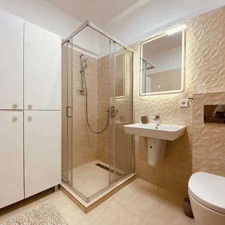 Apartment 1bdr Charming With Garden *