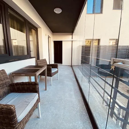 1bdr Charming With Garden *